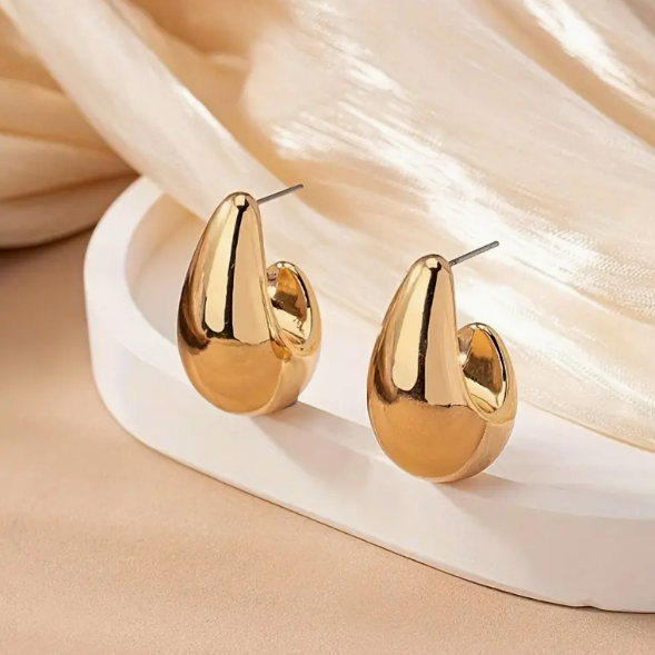 Gold Amelia Earrings